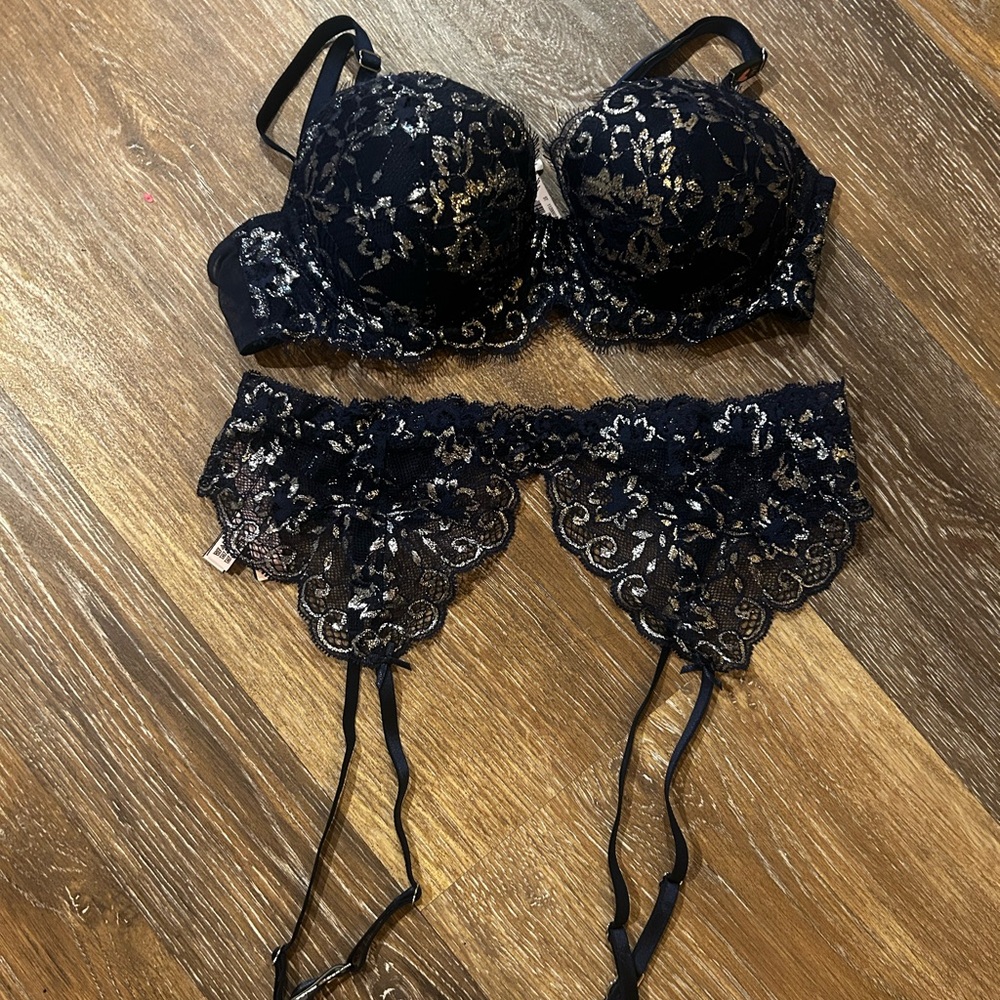 NWT Victoria's Secret Navy Lace Bra & Garter Set with Silver Accents